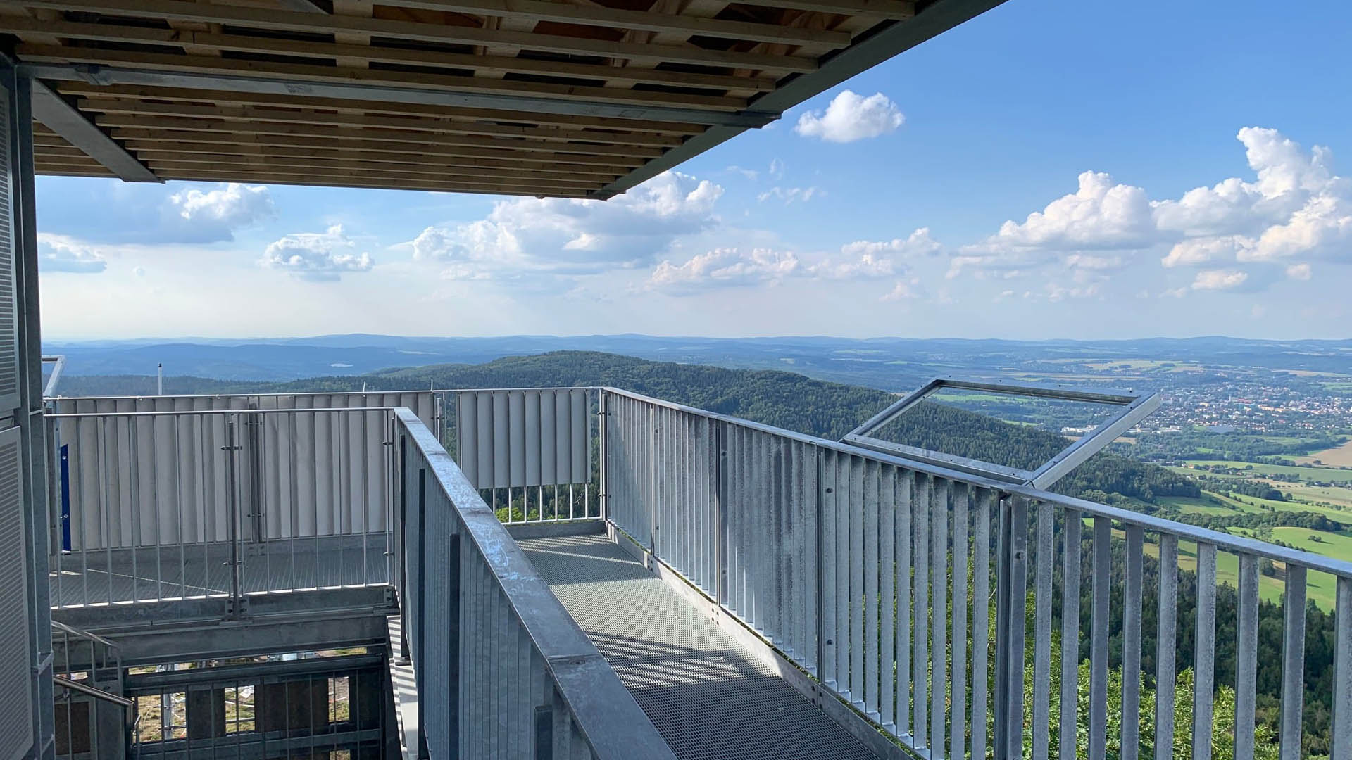 Aussichtsturm auf Gipfel der Lausche