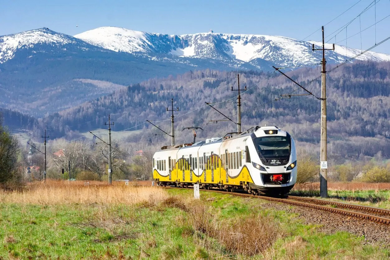 Bahn fährt wieder nach Krummhübel (Karpacz)