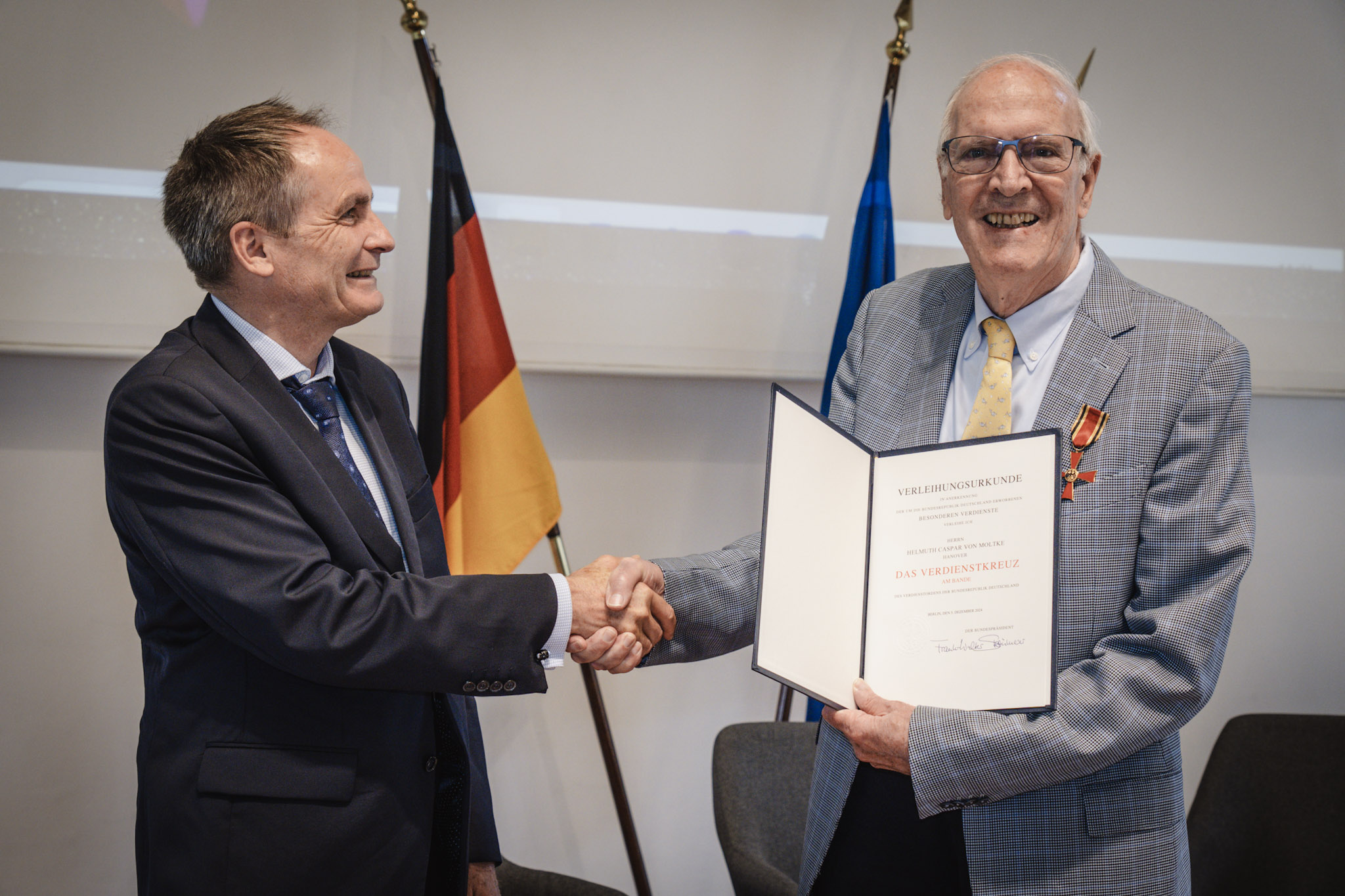 Bundesverdienstkreuz für Helmuth Caspar Graf von Moltke – feierliche Auszeichnung in Kreisau