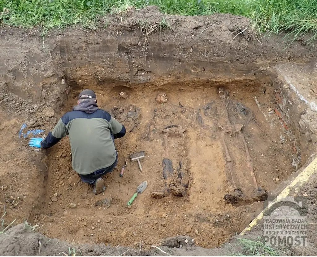 Massengrab deutscher Soldaten in Lauban/Lubań