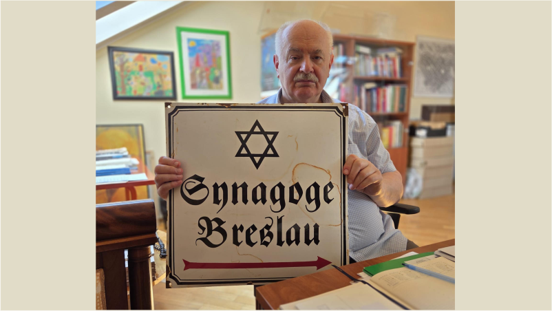 Wiedergewonnene Erinnerung: Erwerb alter Hinweistafel „Synagoge Breslau“