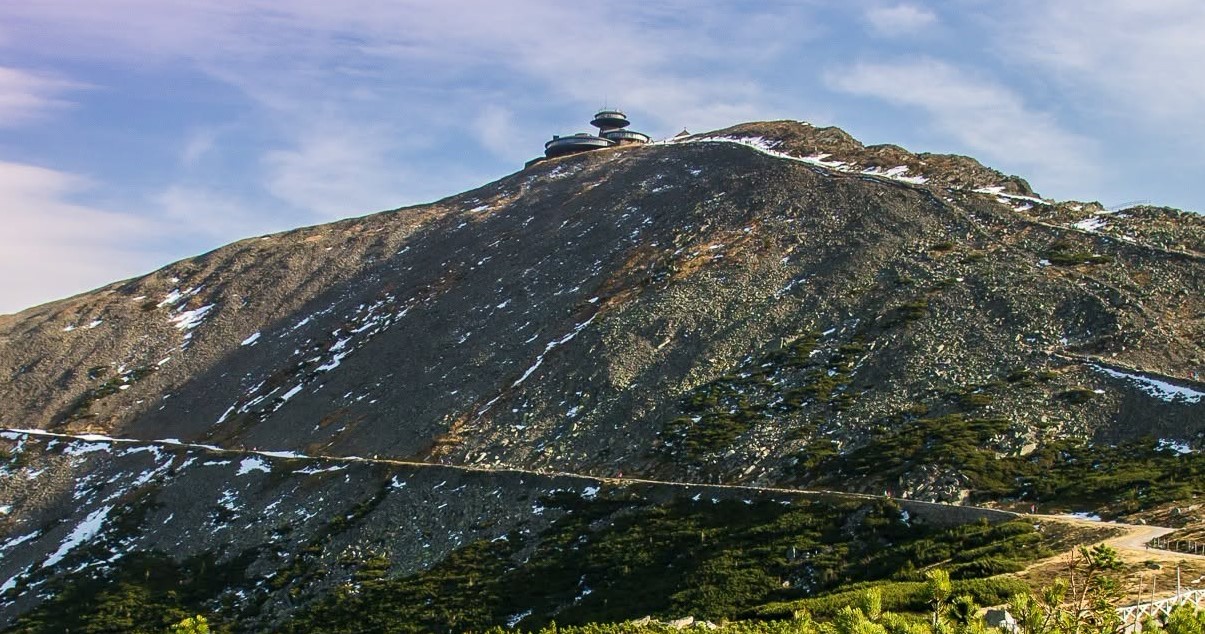 Die Sanierung des Wahrzeichens der polnischen Moderne auf der Schneekoppe beginnt