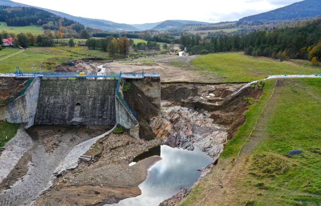 Neuer Staudamm in Seitenberg / Stronie Śląskie