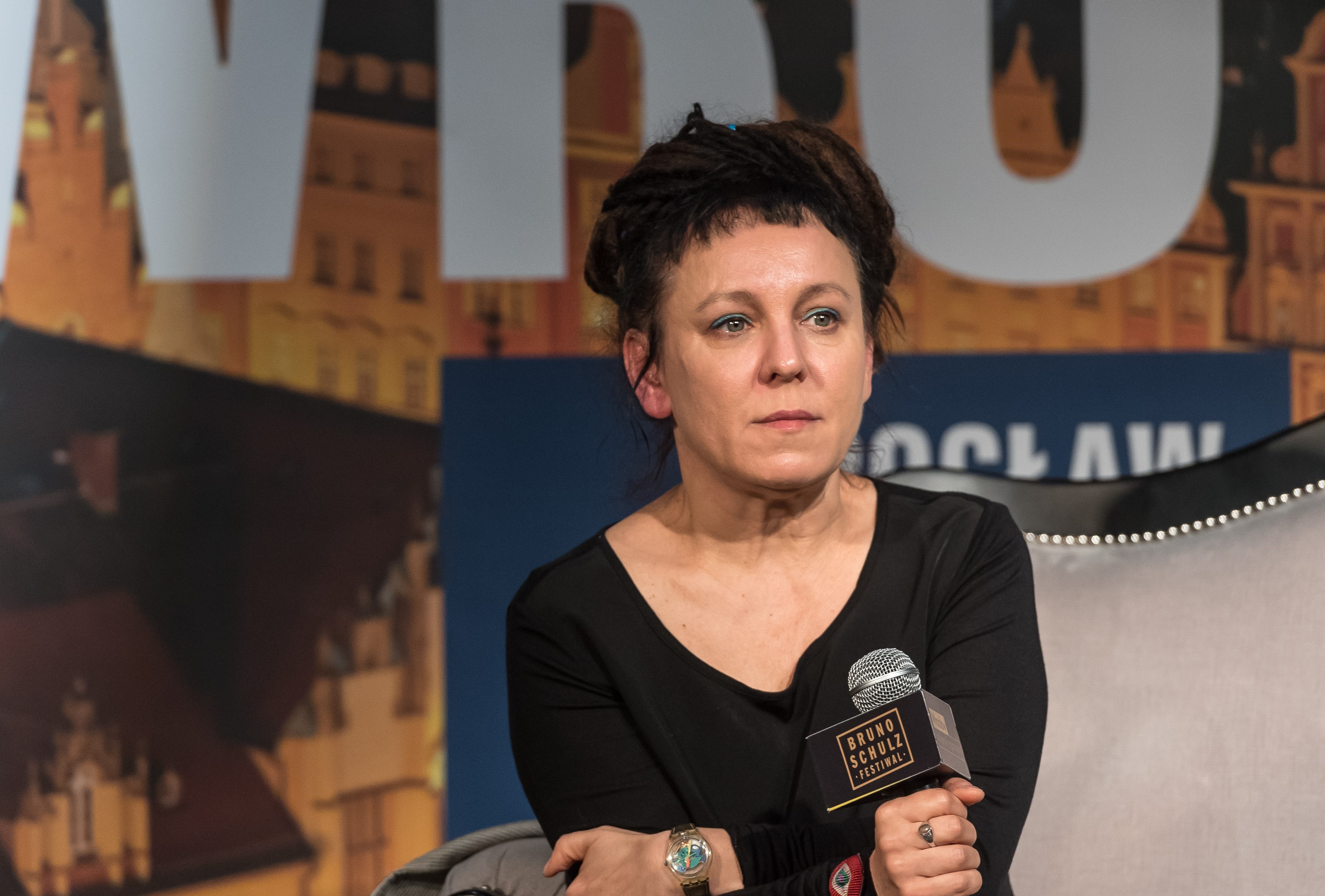 Olga Tokarczuk spricht bei Radio Wrocław über ihren neuesten Roman „Die Welt ist zu groß